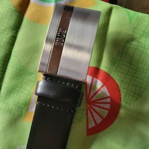 EuC Hugo Boss 34/90 black leather belt